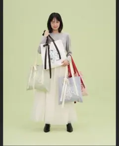 【新品未使用】SNIDEL トートバッグ セージグリーン 花柄　ノベルティのサムネイル