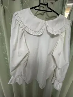 フリル付きホワイトブラウス GRL