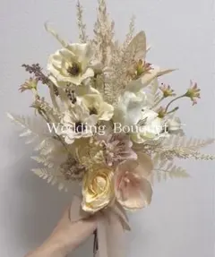 ホワイト×ピンクベージュ　ウェディングブーケ　クラッチブーケ
