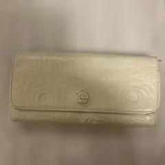 CLATHAS 長財布 カメリア型押し ホワイトのサムネイル