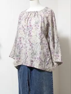 花柄ブラウス