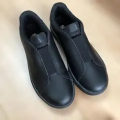 ブラック スリッポン スニーカー