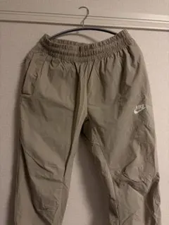 Nike ベージュパンツ Mサイズ