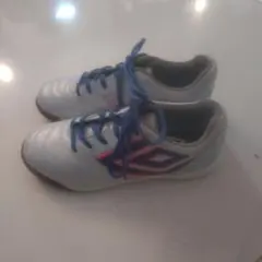 Umbro フットサルシューズ ホワイト/ブルー/ピンク 19cm