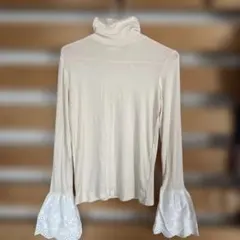 earthmusic＆ecology 袖口がレースな長袖カットソーインナー