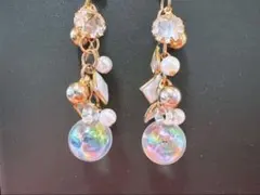 【美品】キラキラ 揺れるハンドメイドロングピアス