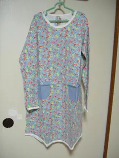 Branshes　150ｃｍ新品長袖ワンピース　水色地に花柄　本体綿100％