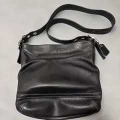 お値下げCOACH レザーショルダーバッグ 黒 F01415 タッセル 斜め掛けのサムネイル