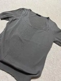試着のみ★コムサCOMME CAグレー Vネック 半袖ニットのサムネイル