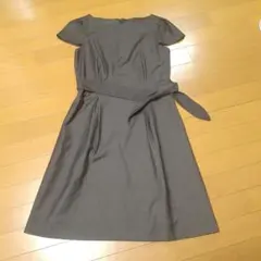 ダークグレー　ワンピース　シンプル　上品