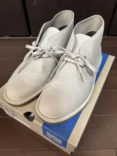 新品 Clarks スエード クラークス デザートブーツ UK7 25cmのサムネイル