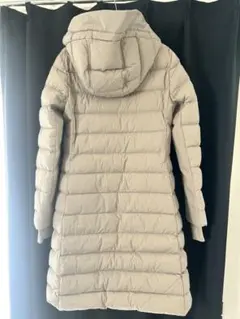 BURBERRY フード付きベージュダウンジャケット