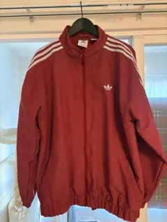 adidas originals トラックジャケット 赤