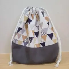 No.837　ハンドメイド　お弁当袋　ランチ巾着 グレー　三角柄