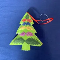 フェルト製のクリスマスツリー・オーナメント