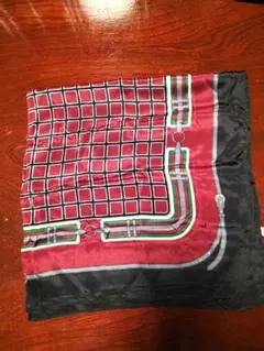 レディース シルク風 スカーフ 赤と黒のチェック柄 約70cm x 70cm