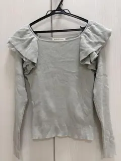 MAJESTIC LEGON ニットトップス 肩フリル　グレー