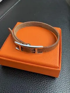 マルジェラ期】HERMES（エルメス）アピ E刻印レザーブレスレット