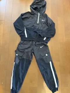 ナイキ ジュニア　フード付き ウインドブレーカー黒 薄手　セットアップ
