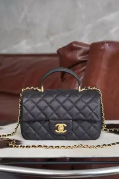 CHANEL ブラック レザー ショルダーバッグ