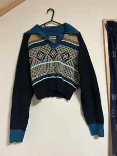 幾何学模様 フード付き クロップドニット