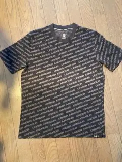 UNDER ARMOUR 総柄トレーニングTシャツ ブラック MDのサムネイル