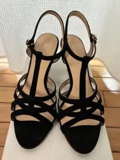 黒のストラップサンダル　ノイエディフュージョン