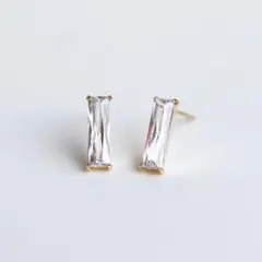 【上品】K18 キュービックジルコニア ピアス バゲットのサムネイル