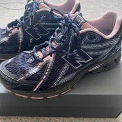 New Balance 1906R ネイビー×ピンク24.0cm(新品.未使用) New Balance 1906R ネイビー×ピンク24.0cm(新品.未使用) - メルカリ