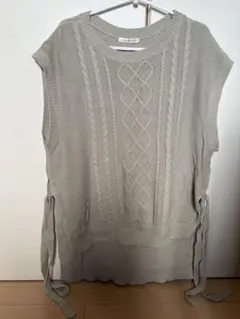 continuier de NICE CLAUP グレー ニットベスト