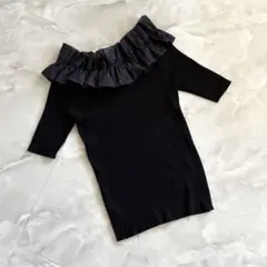 【フリル付きオフショルダー黒ニット Mサイズ