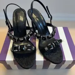 グレースコンチネンタルビジュー付きブラックストラップサンダル