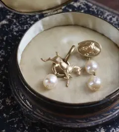 【新品同様】馬　午　ピアス　真鍮　パール　午年　ホース　horse　縁起物