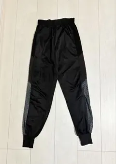 キッズ　薄手スポーツパンツ　140-150cm