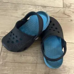 crocs キッズサンダル ブラック/ブルー　15センチ