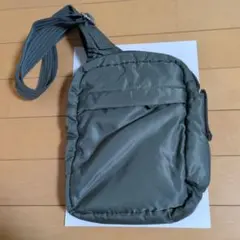 ユニクロ　メンズショルダーバック（カーキ色）のサムネイル