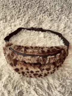 ヒョウ柄ファーウエストポーチ
