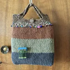 ♧ハンドメイド♧ブローチ付きの手編みのニットバッグ　No.3
