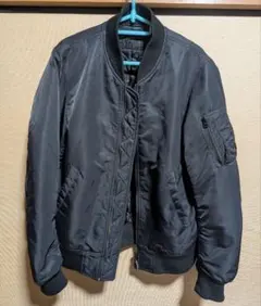 UNIQLO（ユニクロ）のナイロン製のMA-1ジャケット ブラック