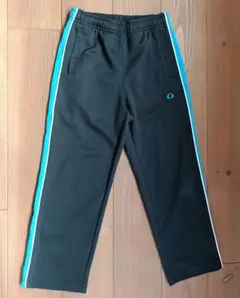 IGNIO 黒ジャージ 青ライン入り 130サイズ