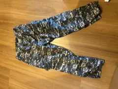 迷彩柄 カーゴパンツ サイドポケット付き