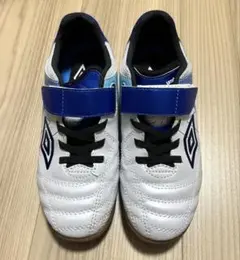 Umbro Accurator サッカーシューズ ホワイト/ブルー