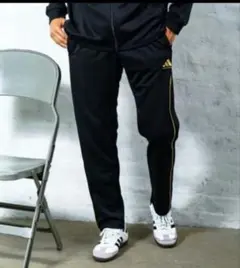 adidas　トラックパンツ　定価6490円　黒金　Mサイズ　値下げ不可