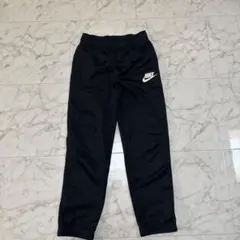 Nike 黒 ロゴ入り ロングパンツ キッズMサイズ