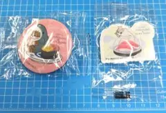 「mofusand×くら寿司」オリジナル缶バッジとオリジナルアクリルステッカー