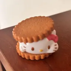サンリオキャラクターズ ふにゅっとスモアサンド　ハローキティ ガチャ