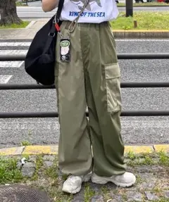 オリーブグリーン カーゴパンツのサムネイル