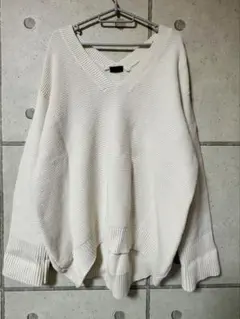 アパートバイローリーズ　Vネックゆるニットプルオーバー