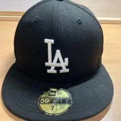 New Era 59FIFTY LA ブラックキャップ　2分1
