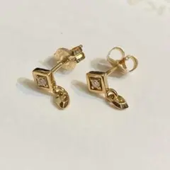 agete K10ツイストフープピアス チャーム付き - メルカリ